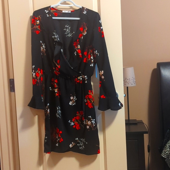 Dex black, red, and white midi dress Size M - Picture 4 of 6